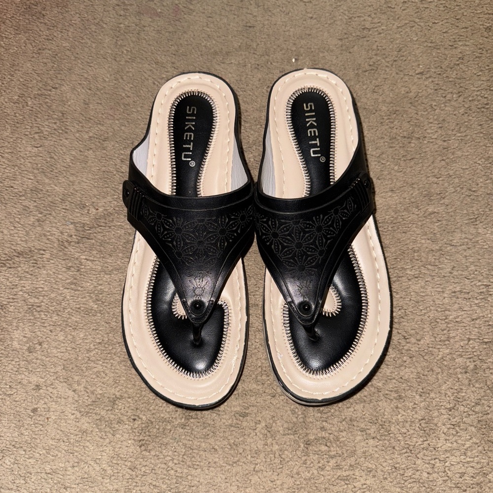 Siketu Black Women's Thong Sandals